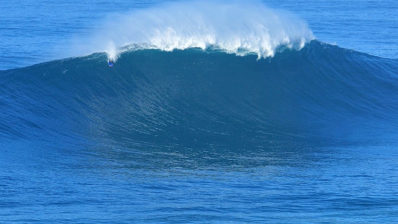 Bodyboarder leyenda Mike Stewart en Nazaré Gigante