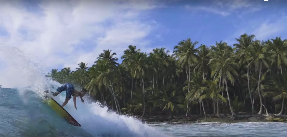 Keoni Lasa, 12 años y surfeando Mentawai