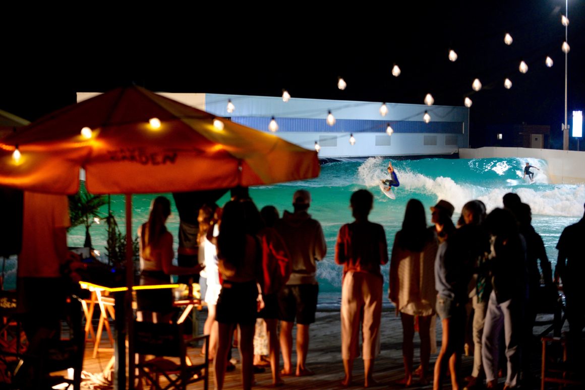 Noche de Surf Party en el Wavegarden