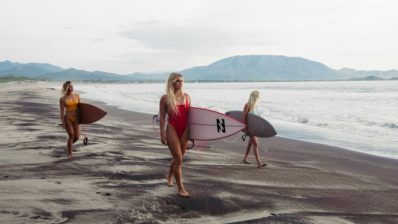 Adictas al mar, el sol y las olas