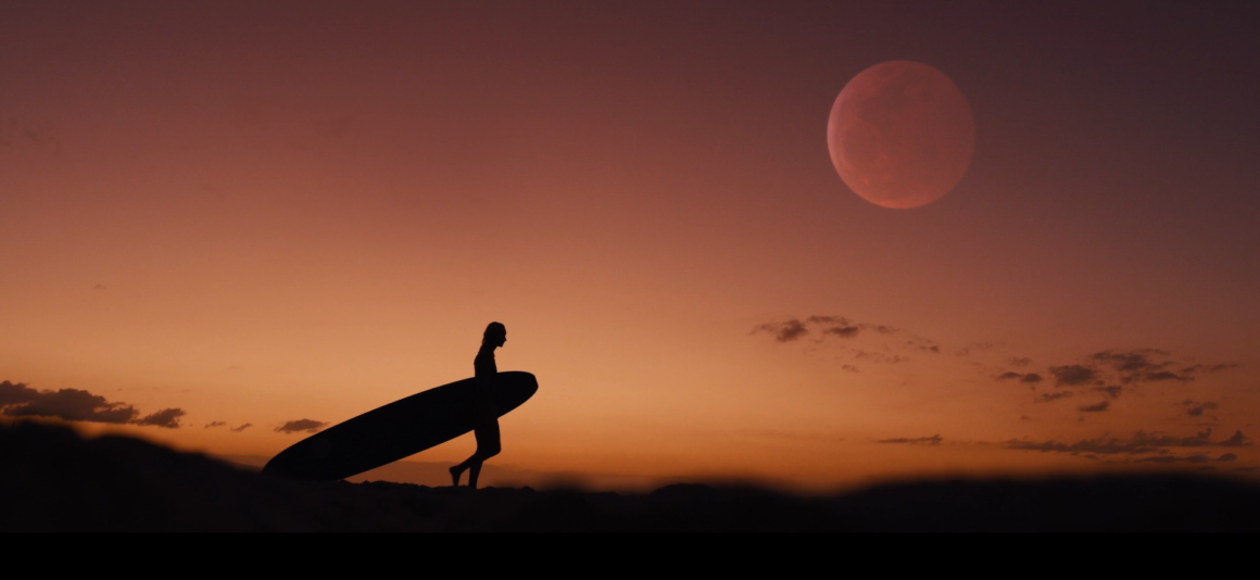 Honolua Blomfield surfea como una campeona del mundo