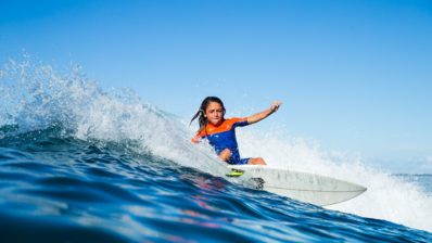 Jackson Dorian surfea el verano Hawaiano con 12 años