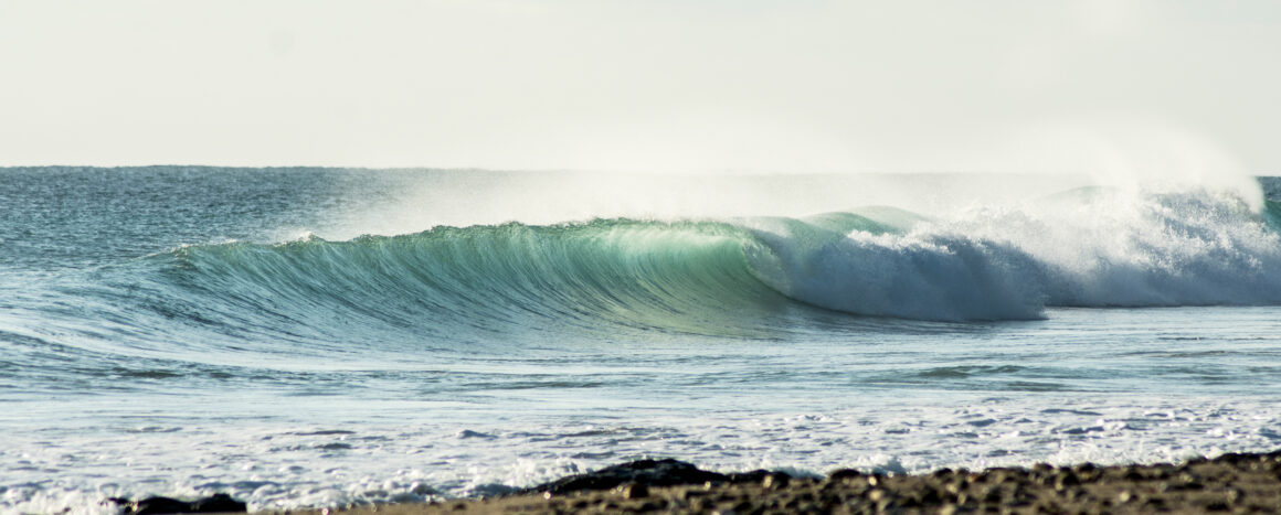 Increíbles últimos swells en Almeria, la prueba de ello la da Sergio Herrada.