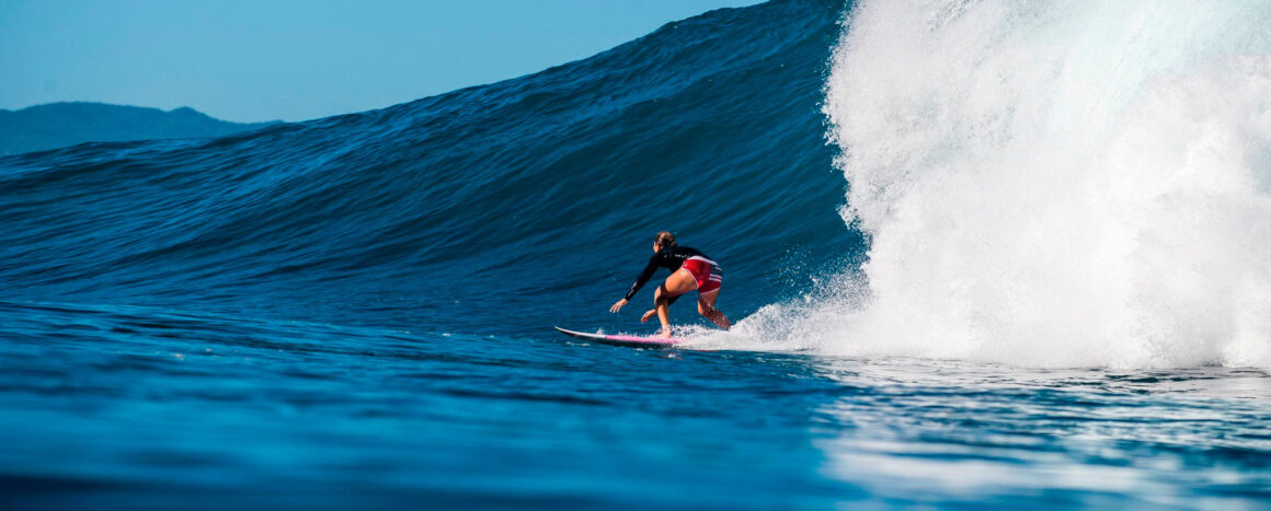 John John Florence y Carissa Moore ganan el Vans Triple Crown Of Surfing