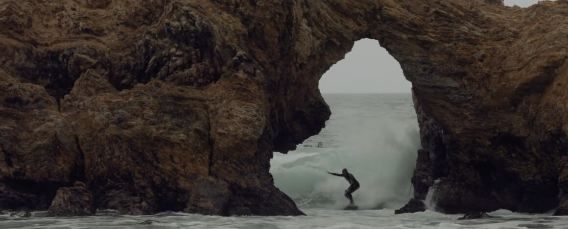 Descubre a los Weird Kids, surfeando en las olas más locas