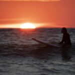 Cómo levantarse temprano para surfear al amanecer