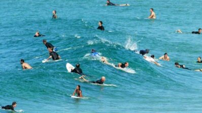 Algunos tips para surfear en picos masificados